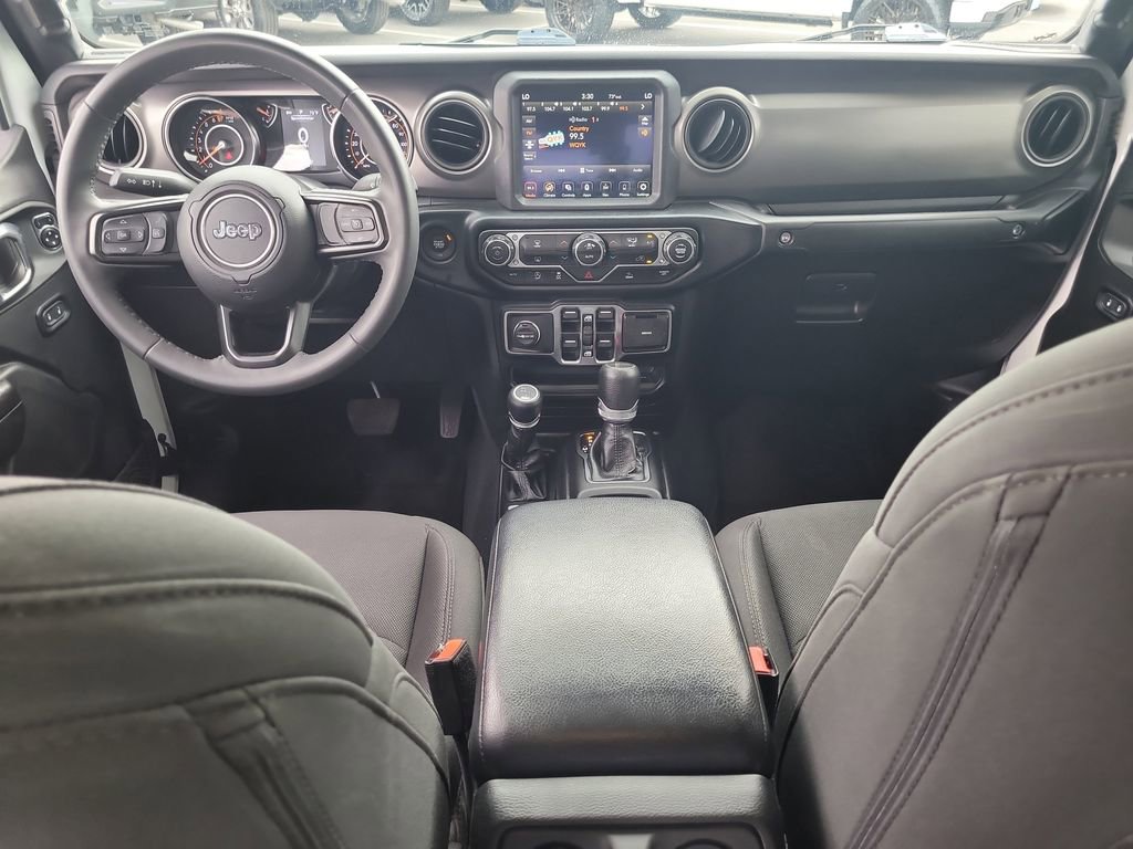 Used 2023 Jeep Gladiator Sport image 11