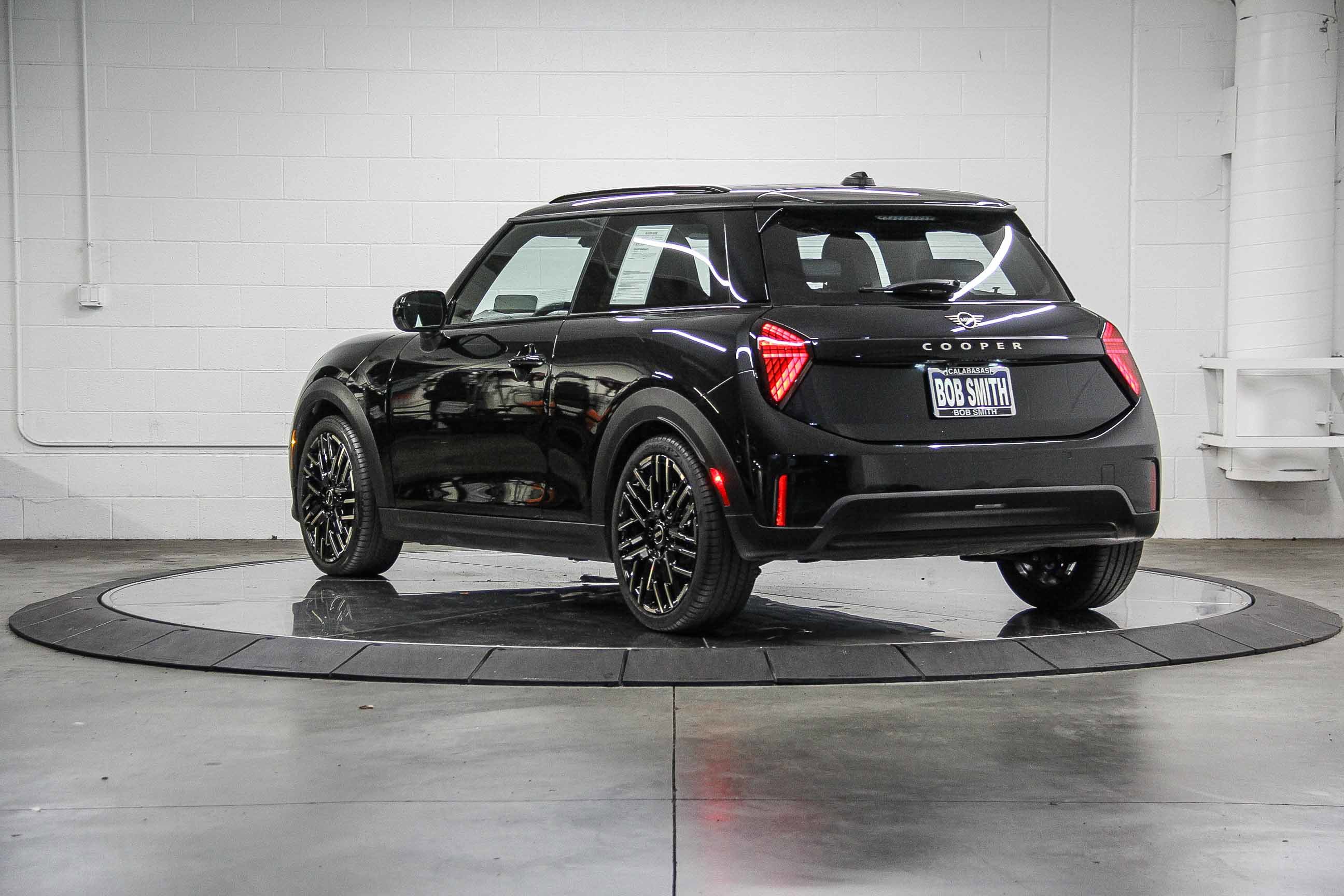 Used 2025 MINI Cooper 2-Door Hardtop image 5
