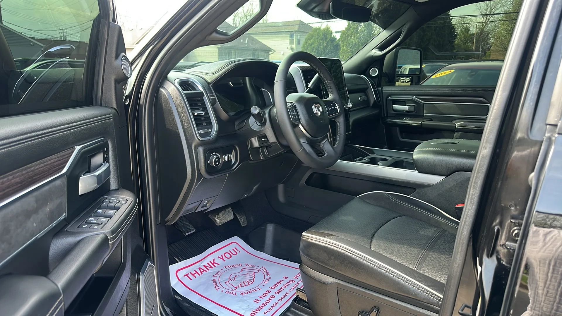 Used 2025 RAM 2500 Laramie AWD/4WD image 9