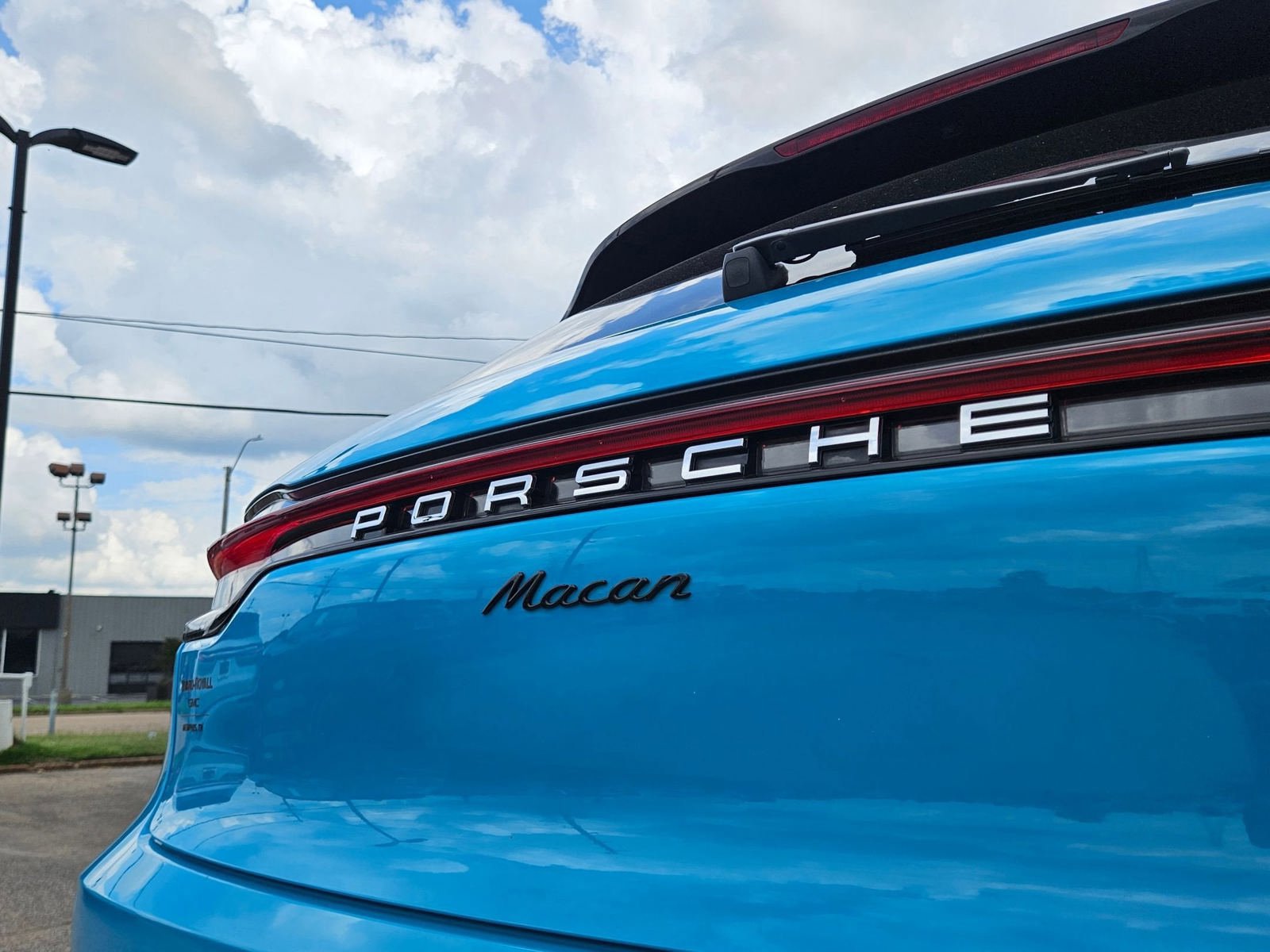 Used 2023 Porsche Macan AWD/4WD image 36