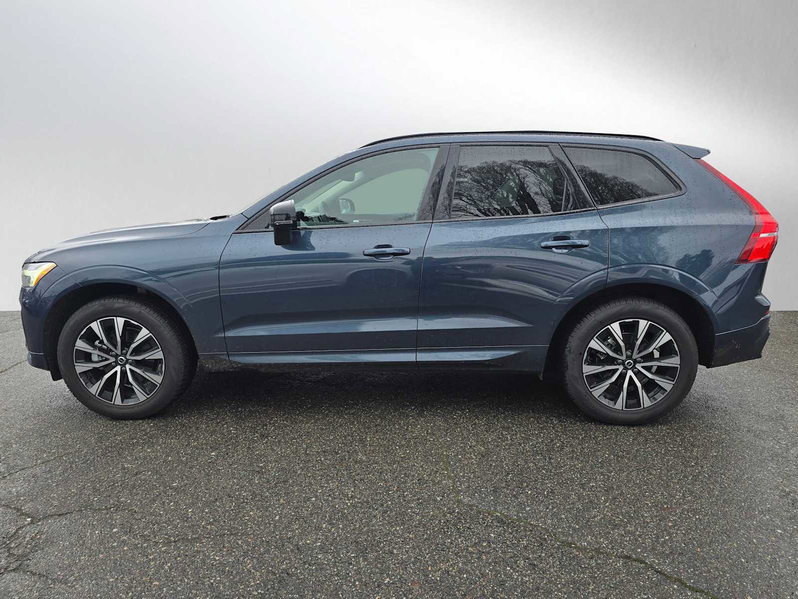Certified 2025 Volvo XC60 B5 Core w/ Protection Package Premier image 6