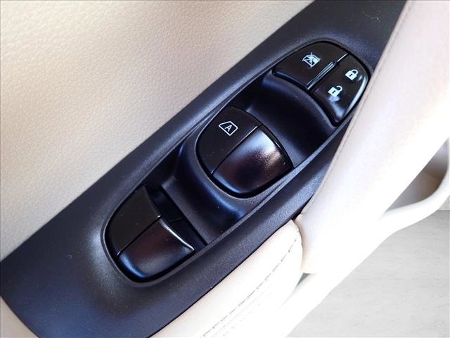 Used 2018 Nissan Rogue SL FWD image 13