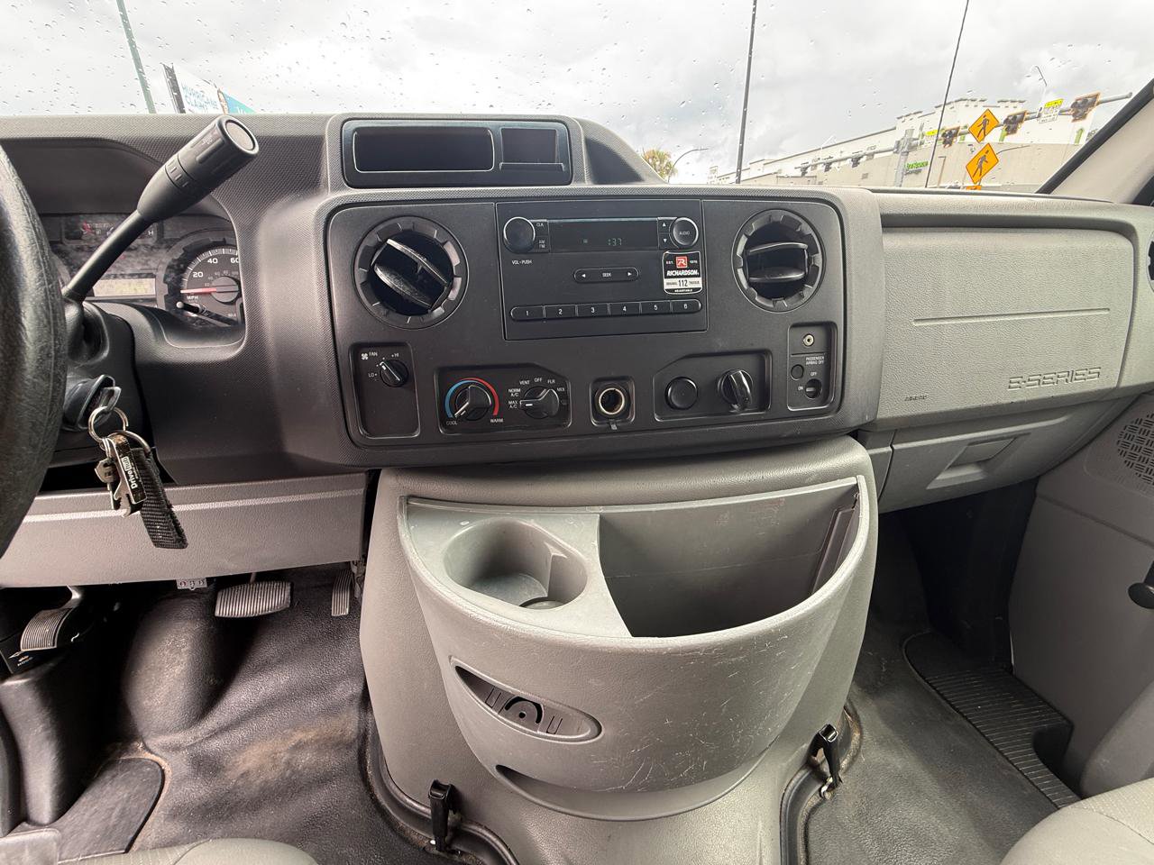 Used 2015 Ford E-350 and Econoline 350 Super Duty image 13