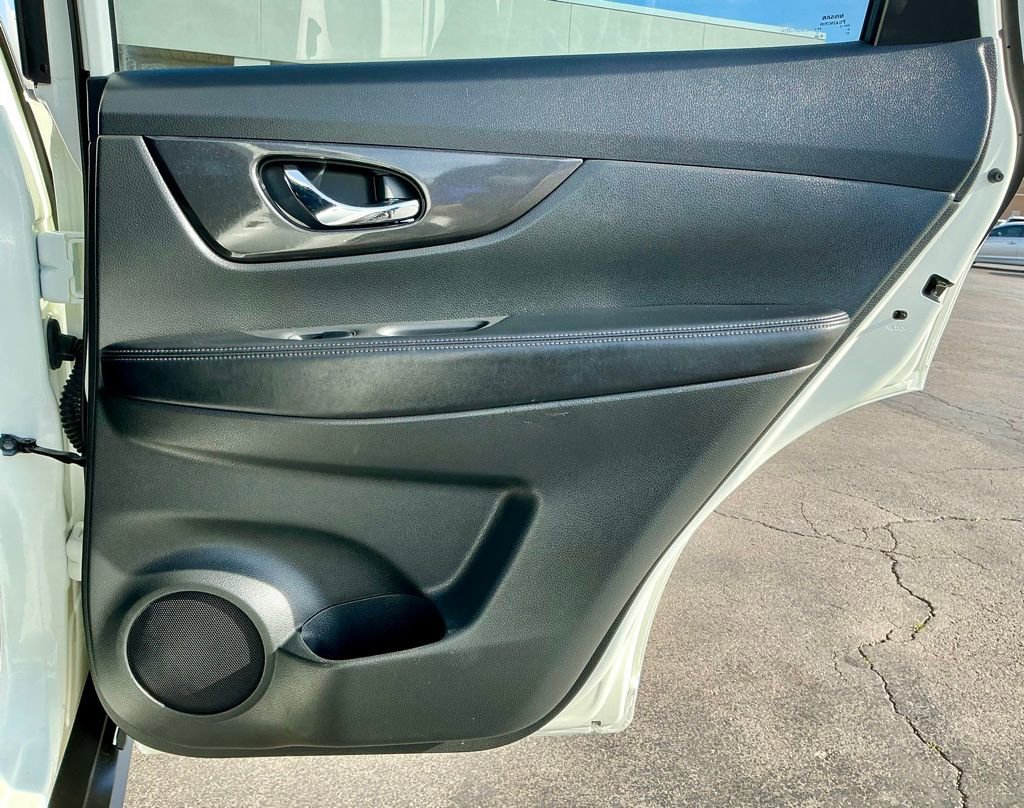 Used 2017 Nissan Rogue S image 25