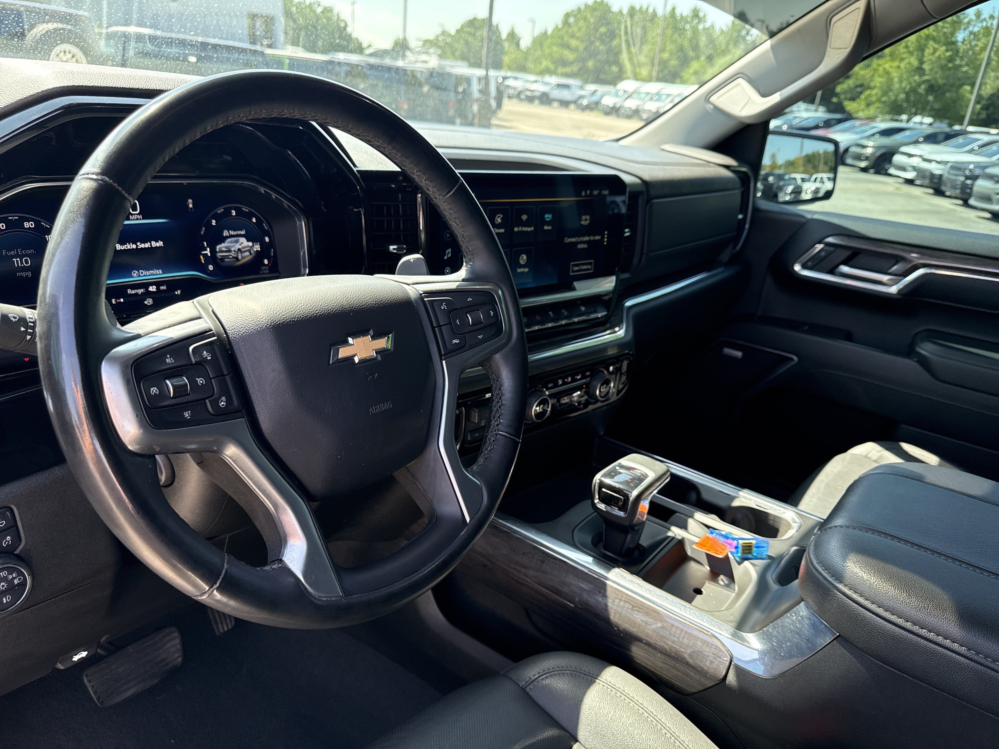 Used 2024 Chevrolet Silverado 1500 LTZ AWD/4WD image 22