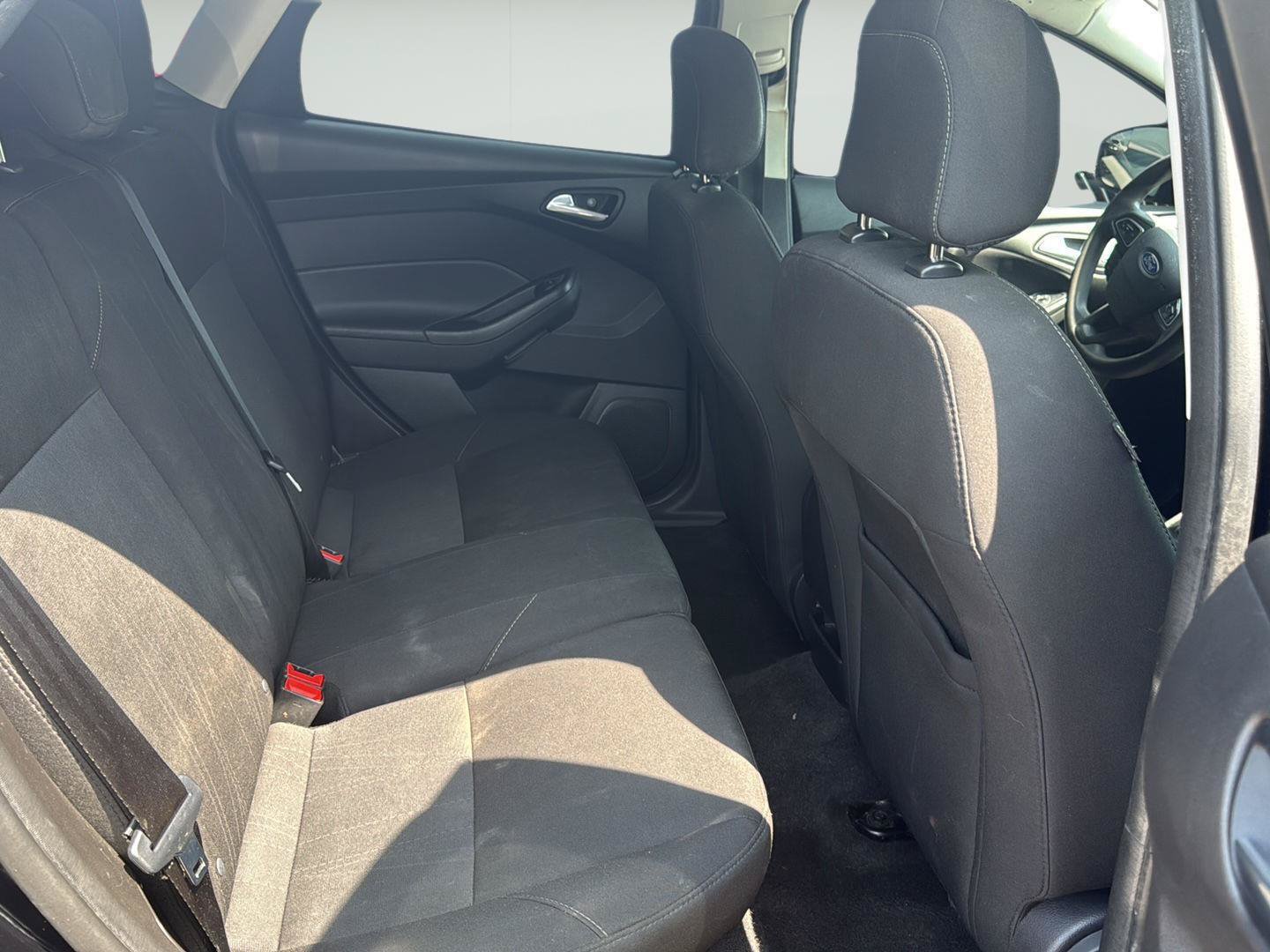 Used 2018 Ford Focus SE FWD image 15
