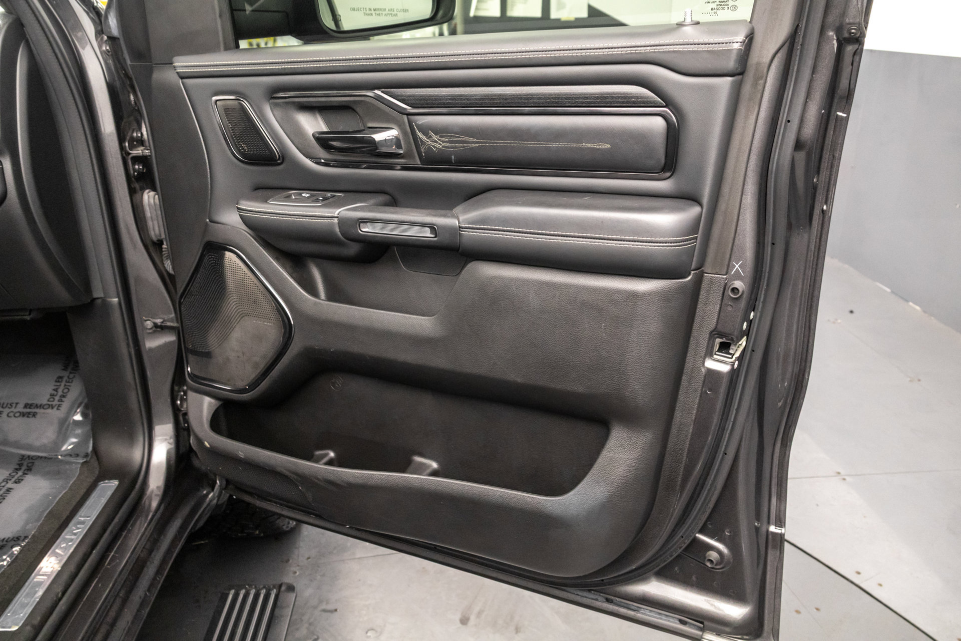 Used 2022 RAM 1500 Limited w/ Night Edition AWD/4WD image 40
