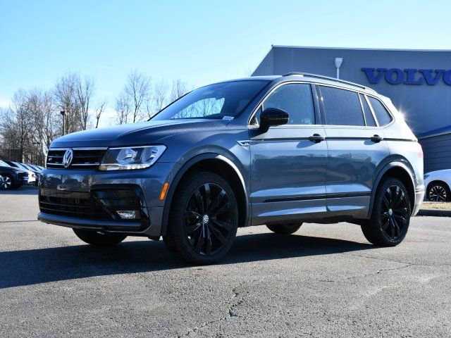 Used 2020 Volkswagen Tiguan SE R-Line AWD/4WD image 3
