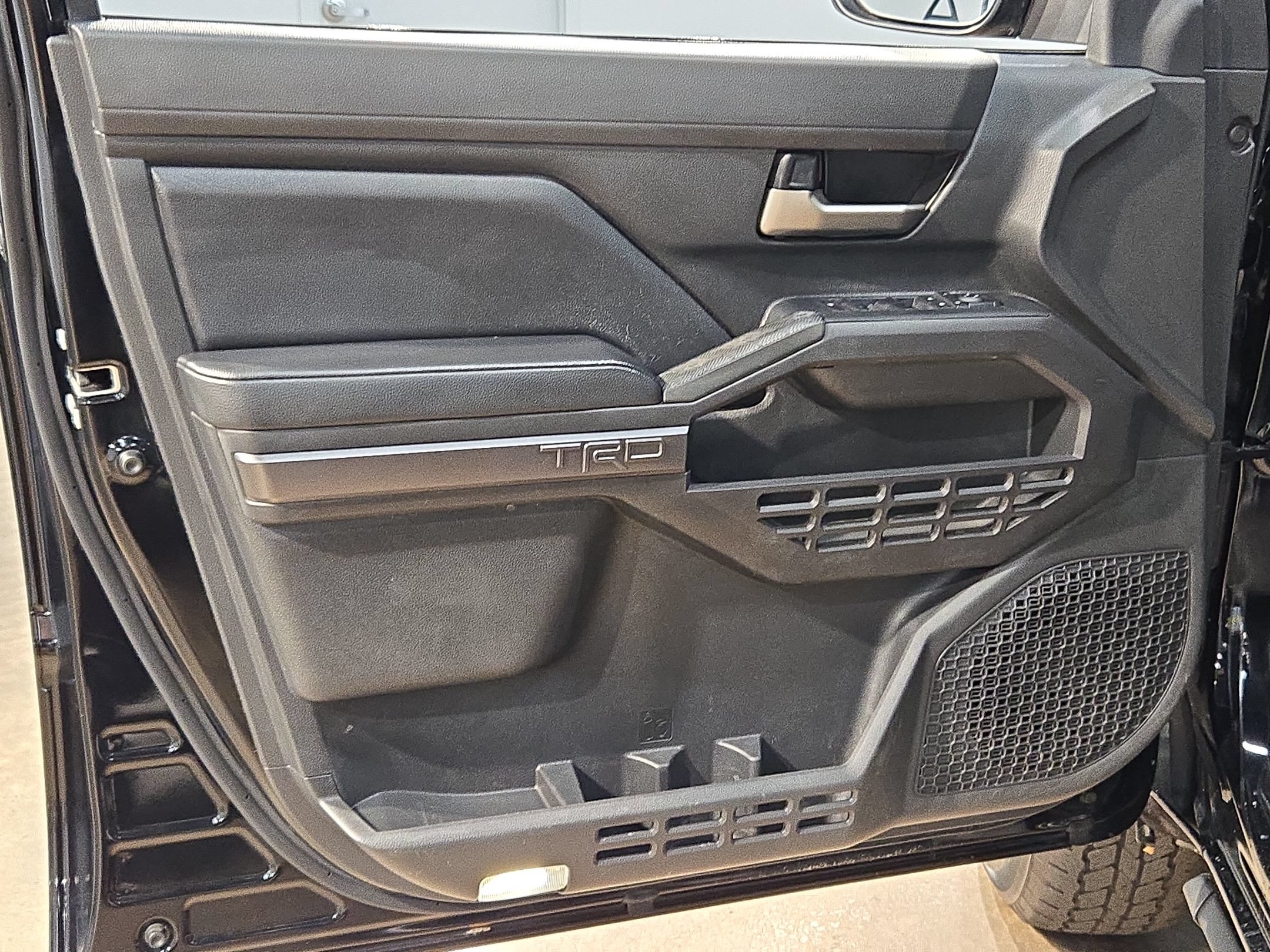 Used 2025 Toyota Tacoma TRD Off-Road w/ TRD Off Road Upgrade Package AWD/4WD image 34