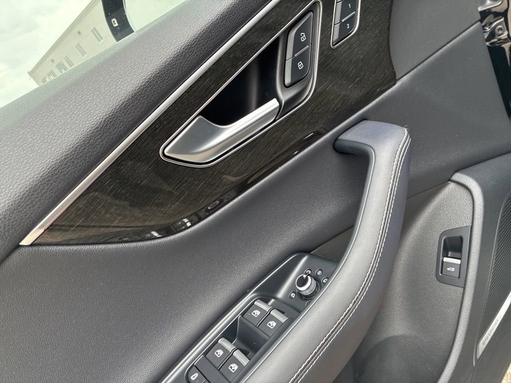 Used 2025 Audi Q7 2.0T Premium Plus image 12