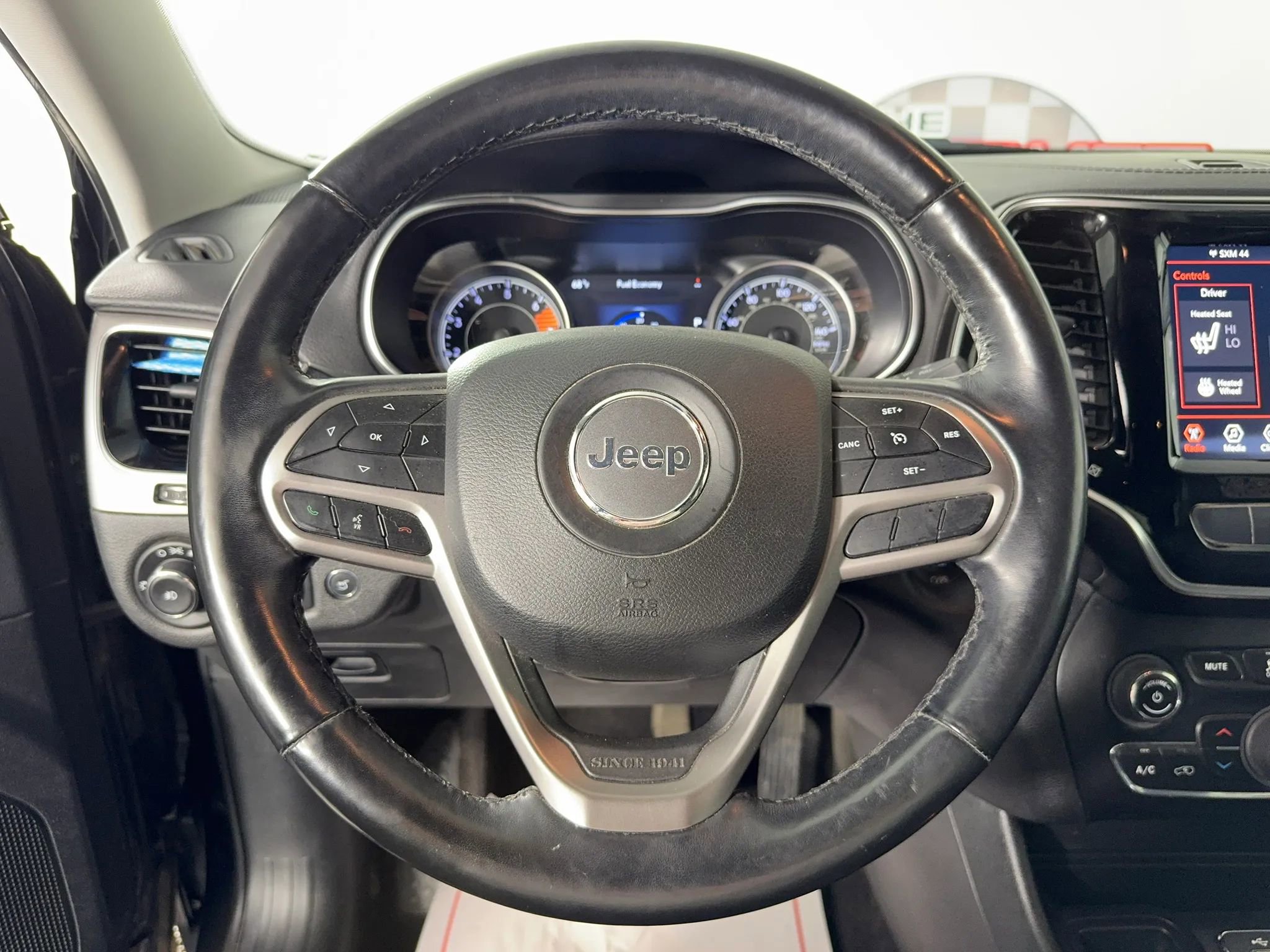 Used 2019 Jeep Cherokee Limited image 12