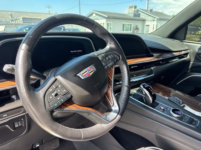 Used 2022 Cadillac Escalade Premium Luxury w/ LPO, Radiant Package AWD/4WD image 10