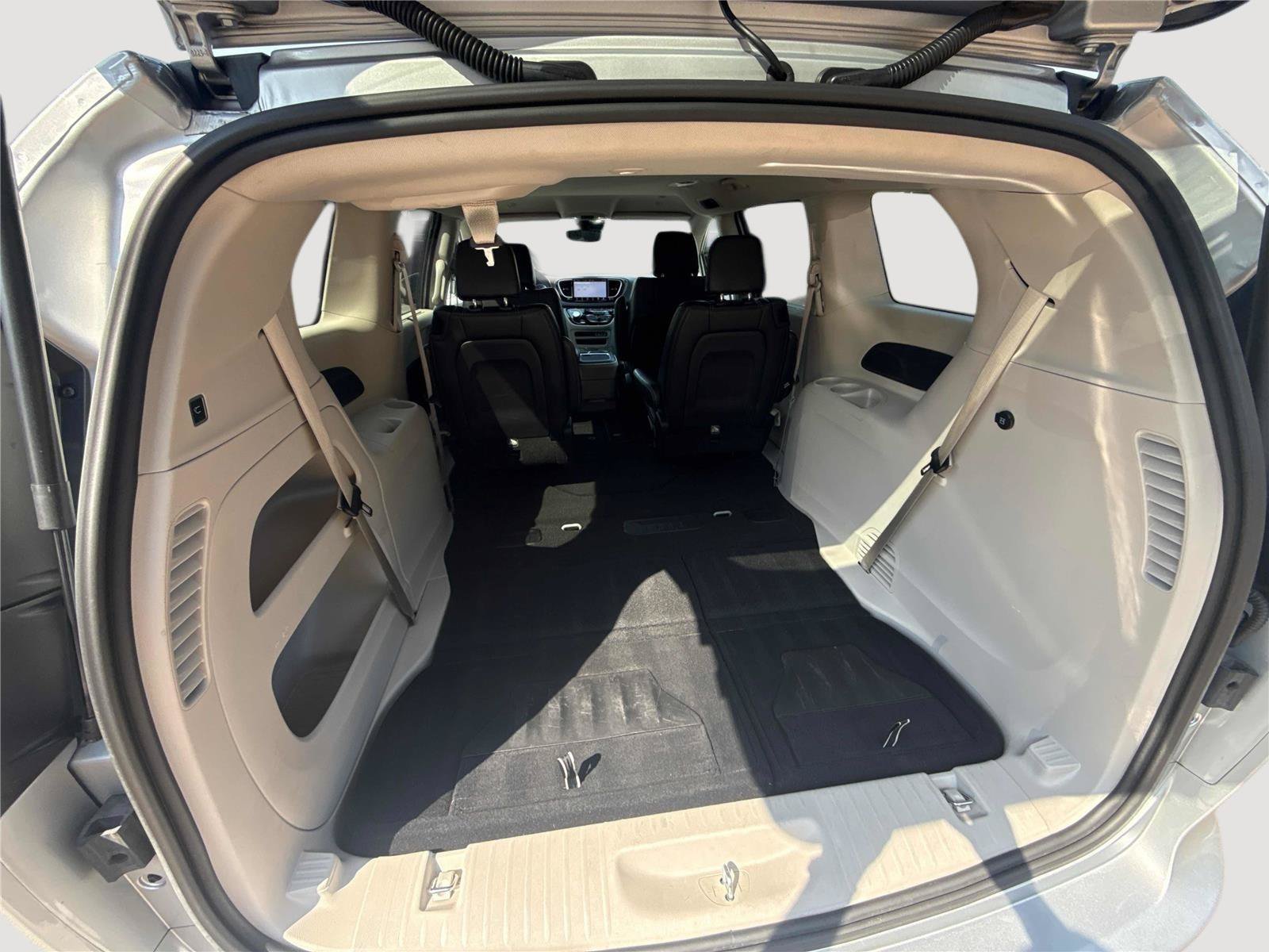 Used 2023 Chrysler Pacifica Touring-L FWD image 32