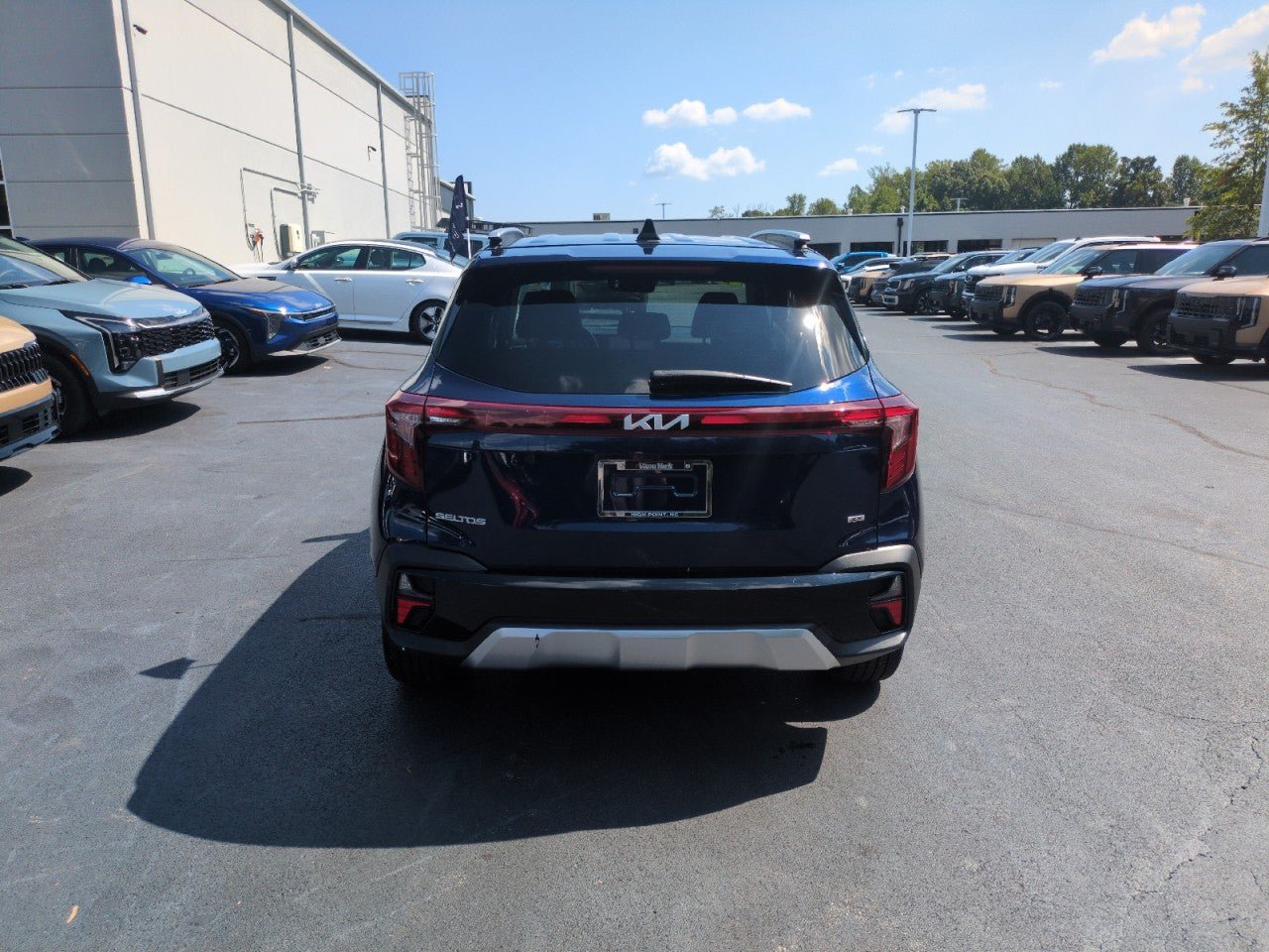 Certified 2024 Kia Seltos SX w/ SX Sunroof Package AWD/4WD image 6
