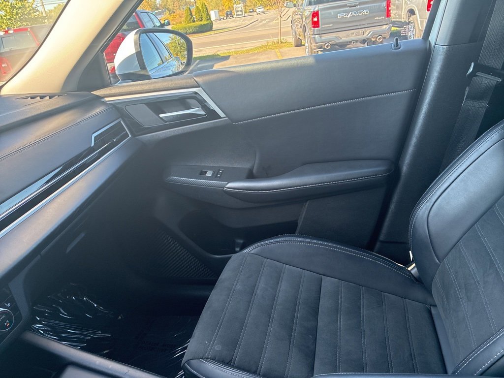 Used 2024 Mitsubishi Outlander SE image 28