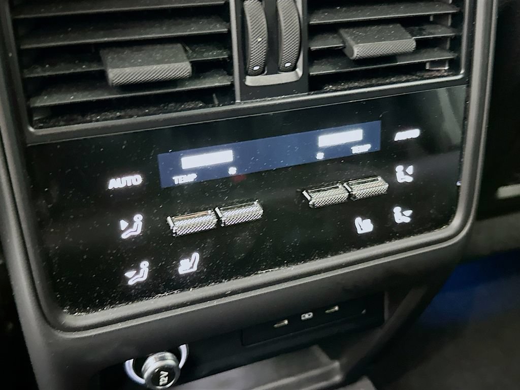Certified 2024 Porsche Cayenne AWD/4WD image 27