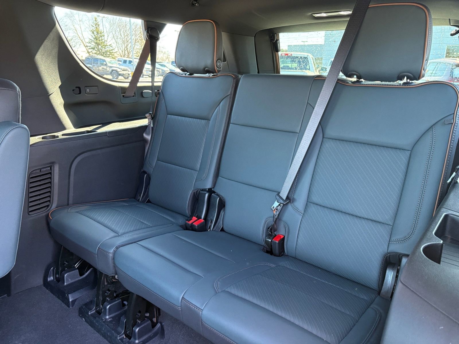 Used 2025 GMC Yukon XL AT4 image 18