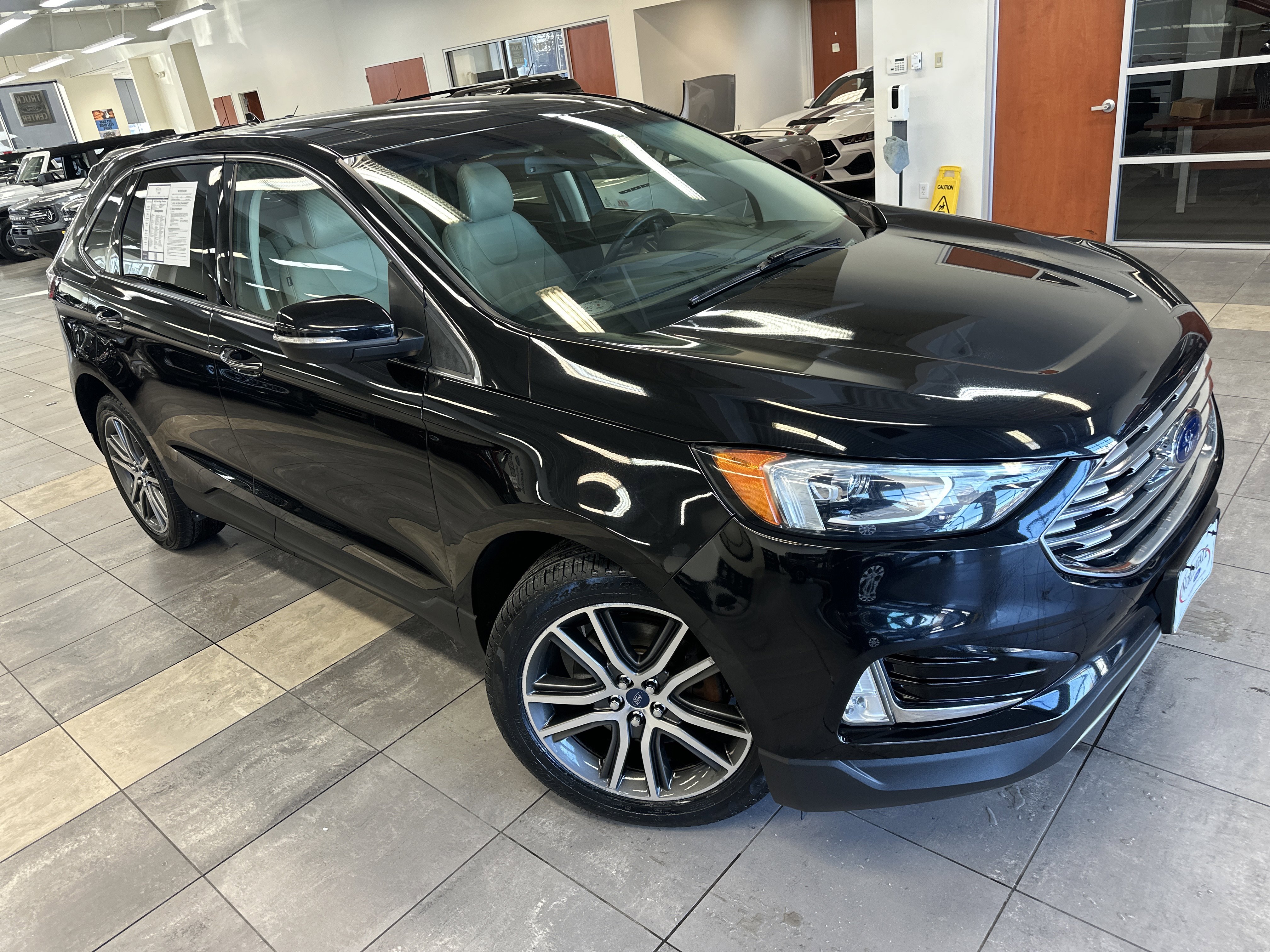 Used 2019 Ford Edge Titanium w/ Cold Weather Package image 11