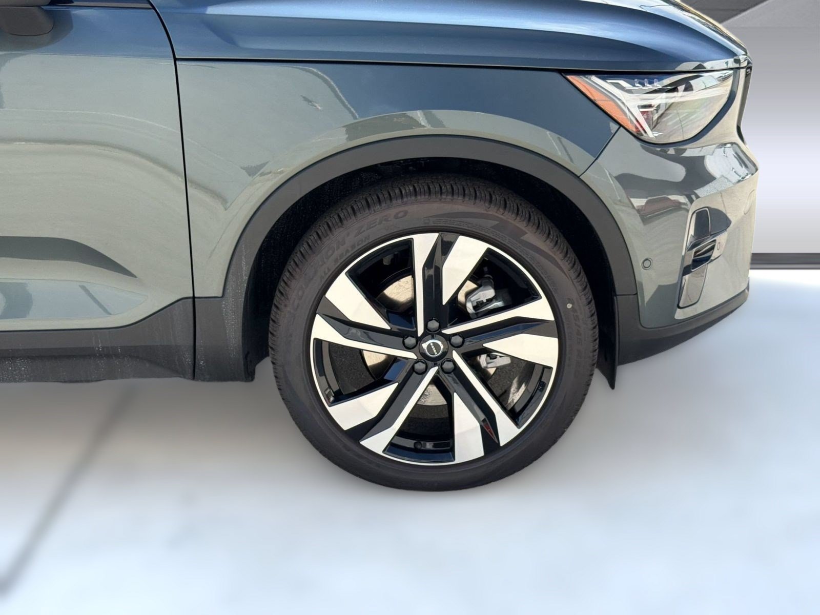 New 2026 Volvo XC40 B5 Plus w/ Climate Package AWD/4WD image 12