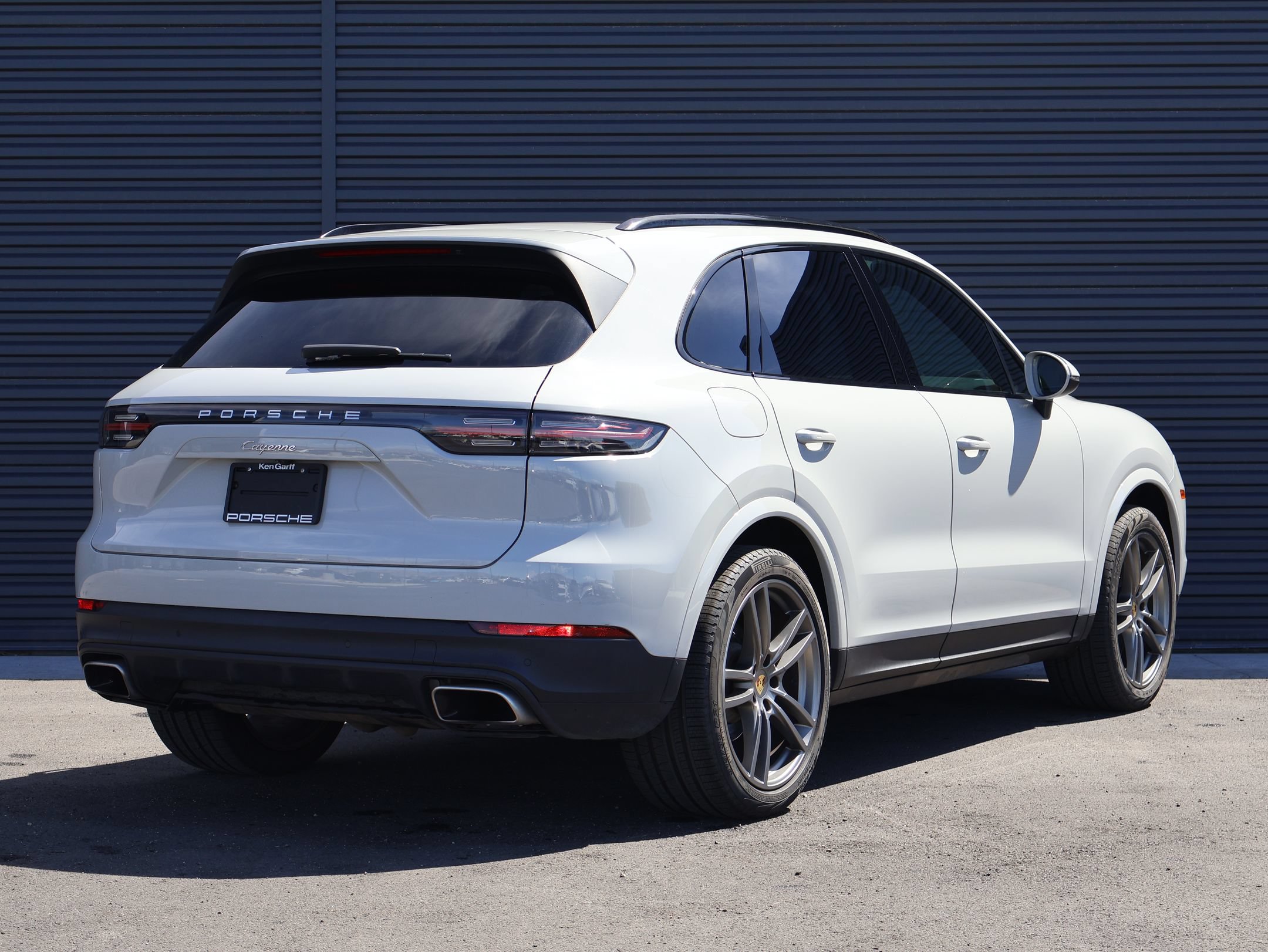 Used 2022 Porsche Cayenne AWD/4WD image 9