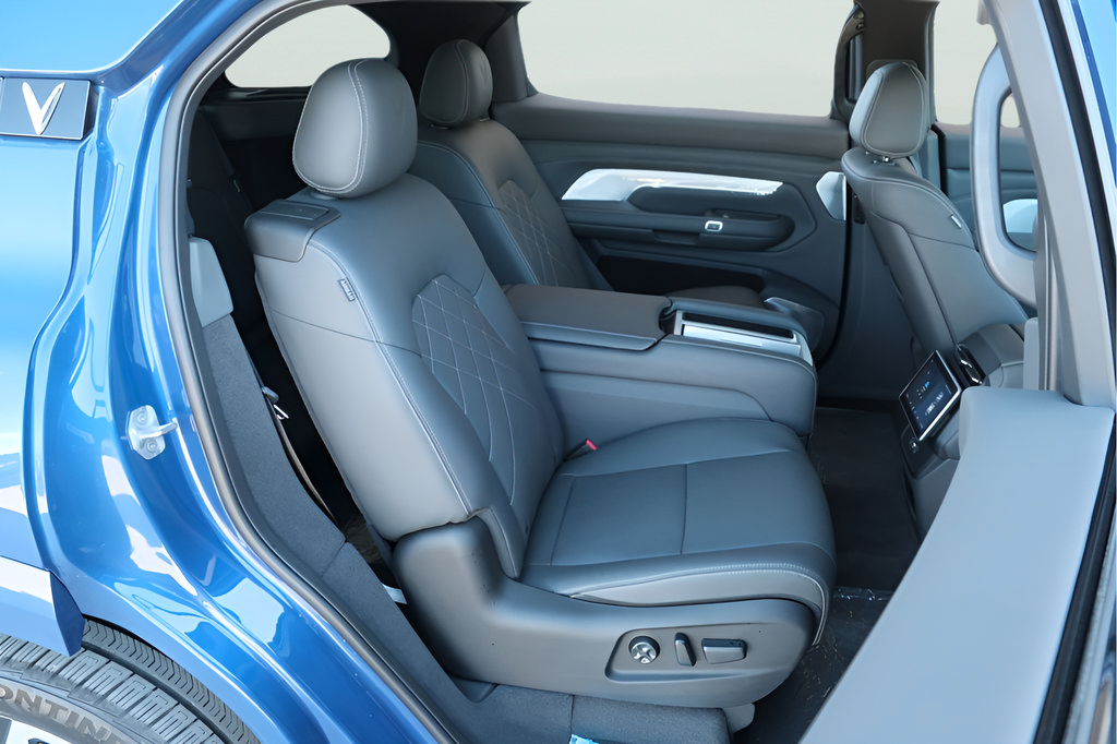 New 2024 VinFast VF 9 Plus AWD/4WD image 17