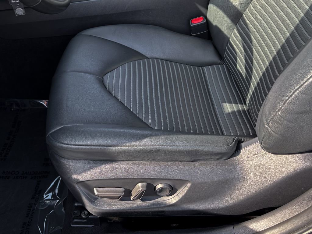 Used 2023 Toyota Camry SE FWD image 18