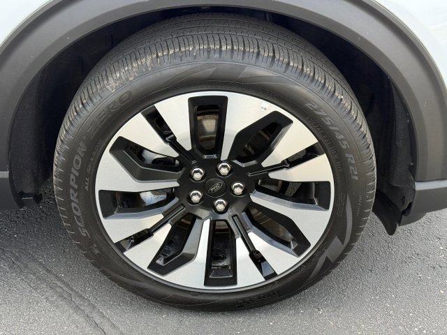 Certified 2025 Ford Explorer Platinum w/ LUX Leather Package AWD/4WD image 10