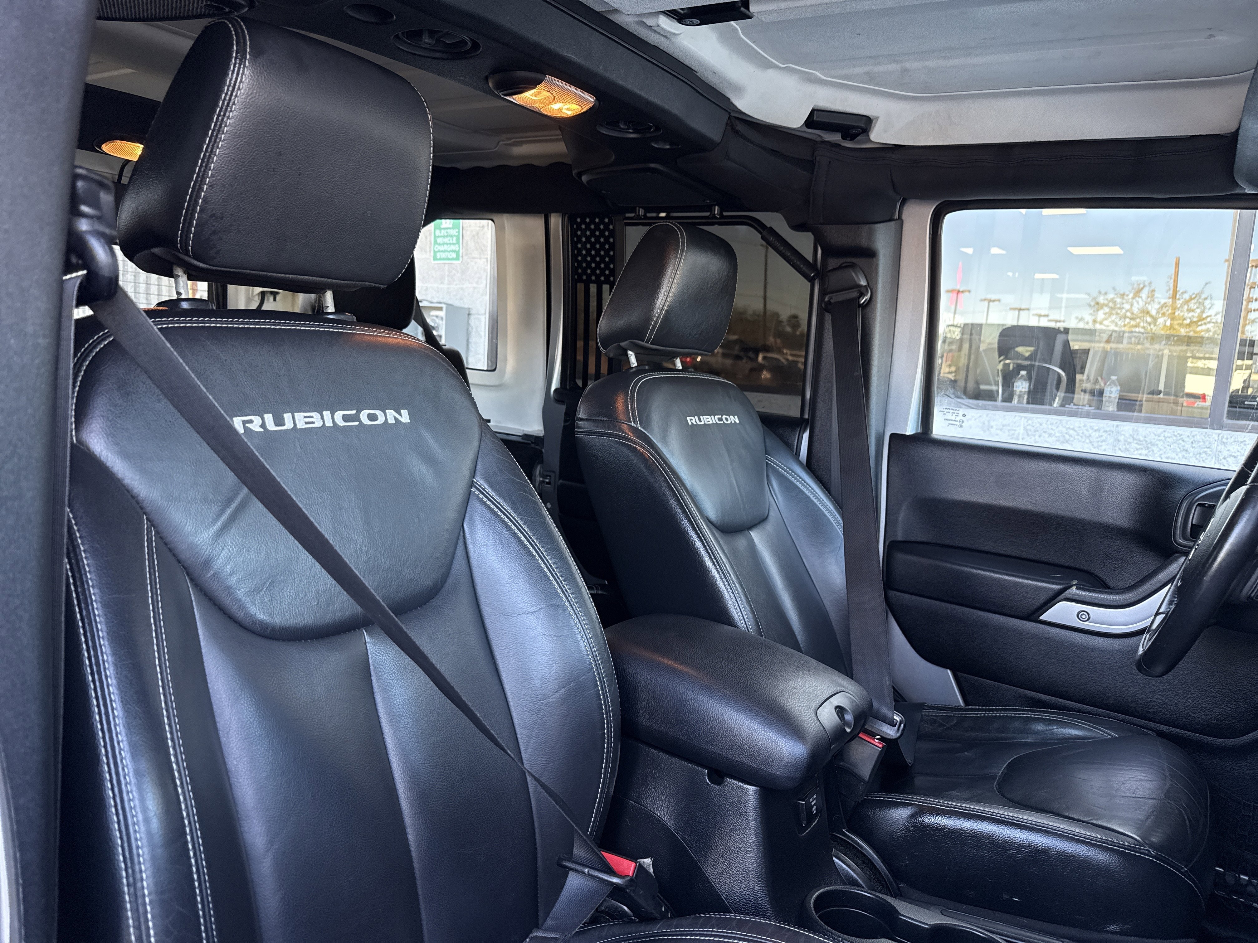 Used 2015 Jeep Wrangler Unlimited Rubicon w/ Connectivity Group image 39