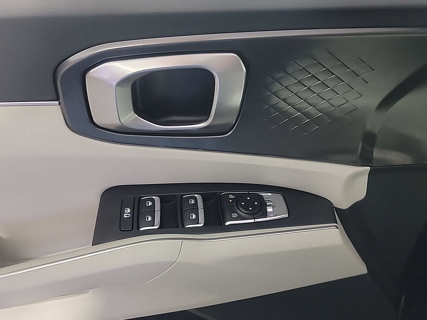 Used 2025 Kia Sorento S image 36