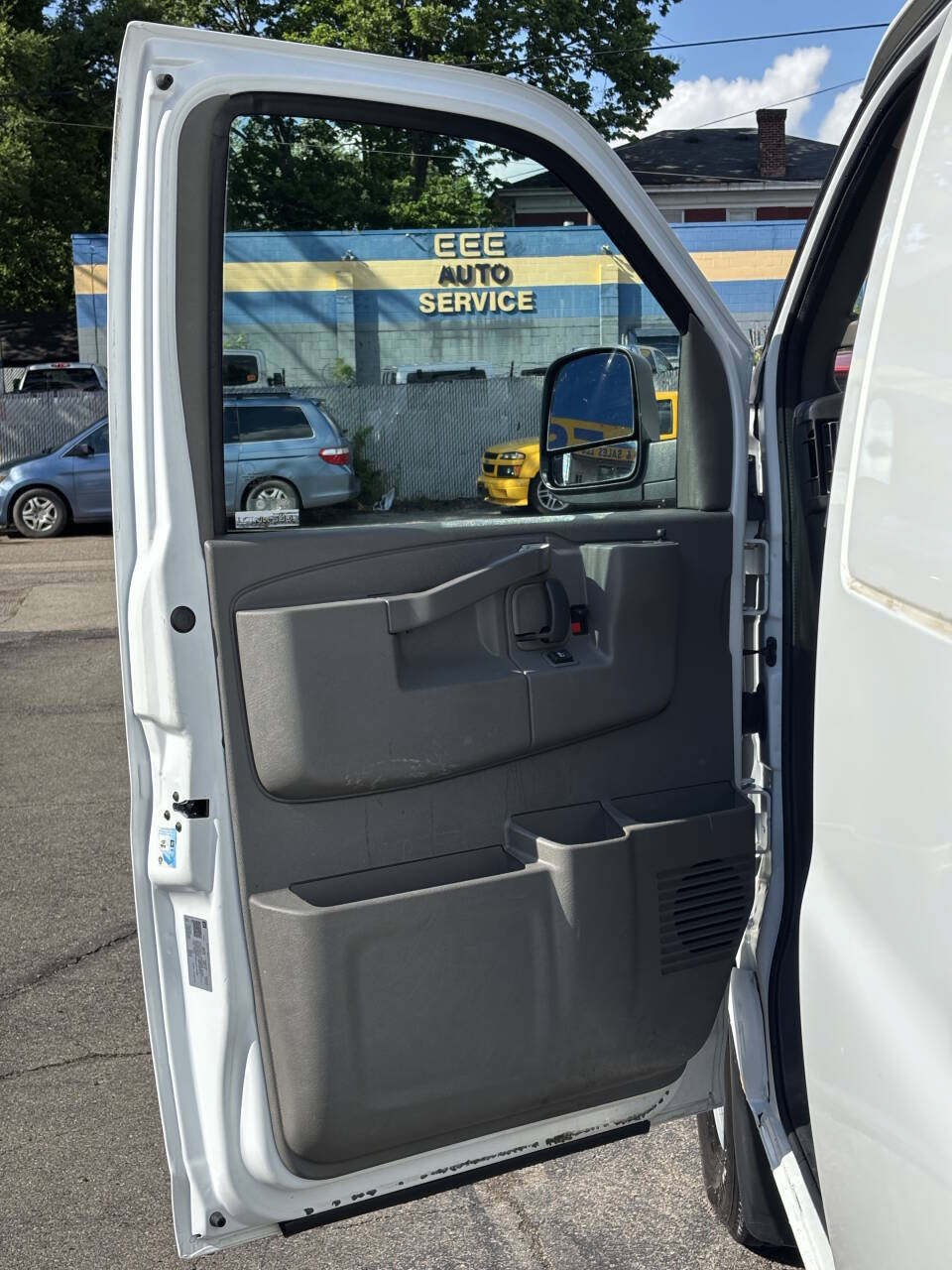 Used 2020 Chevrolet Express 3500 Extended w/ Driver Convenience Package RWD image 14