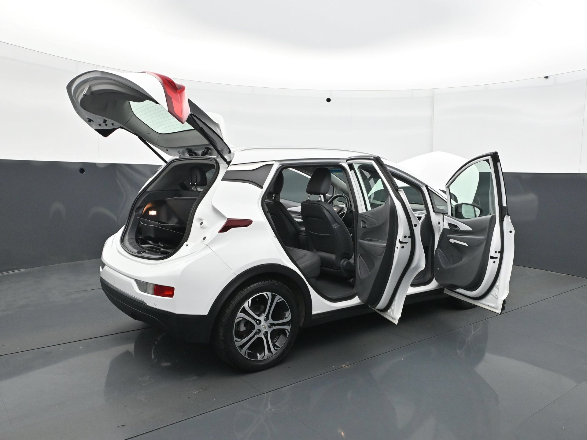 Used 2019 Chevrolet Bolt Premier w/ Infotainment Package FWD image 32