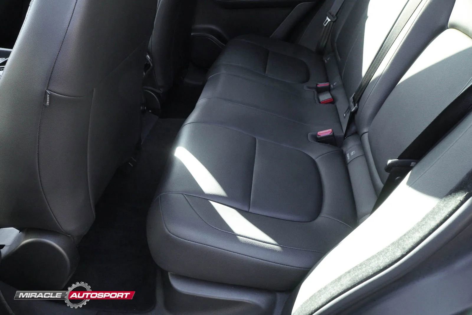 Used 2019 Jaguar F-PACE Premium image 24