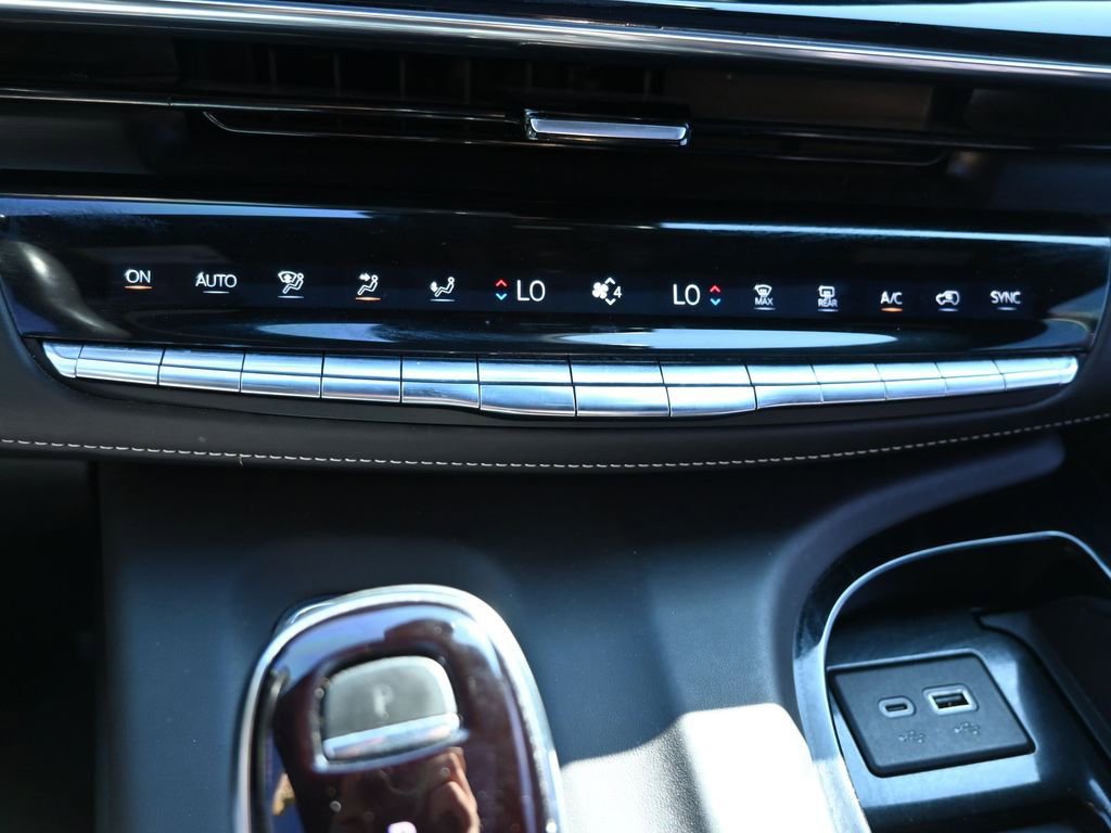 Used 2023 Cadillac Escalade V w/ LPO, ONYX Package image 28