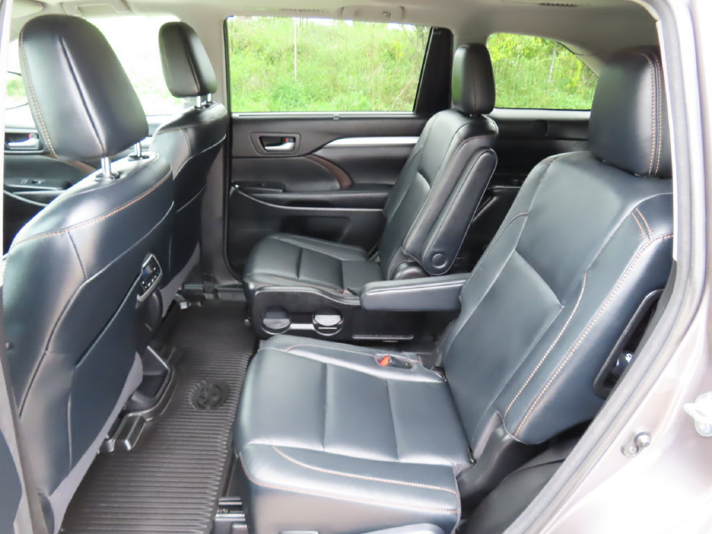 Used 2017 Toyota Highlander XLE AWD/4WD image 31