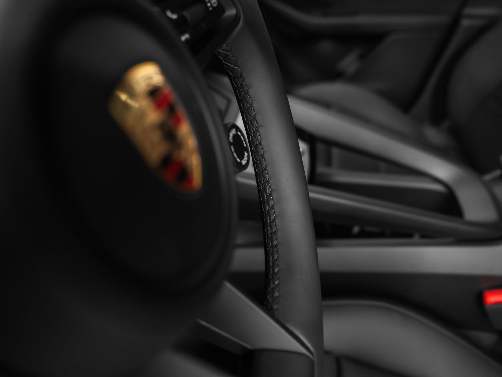 Certified 2025 Porsche Macan 4 Electric image 33