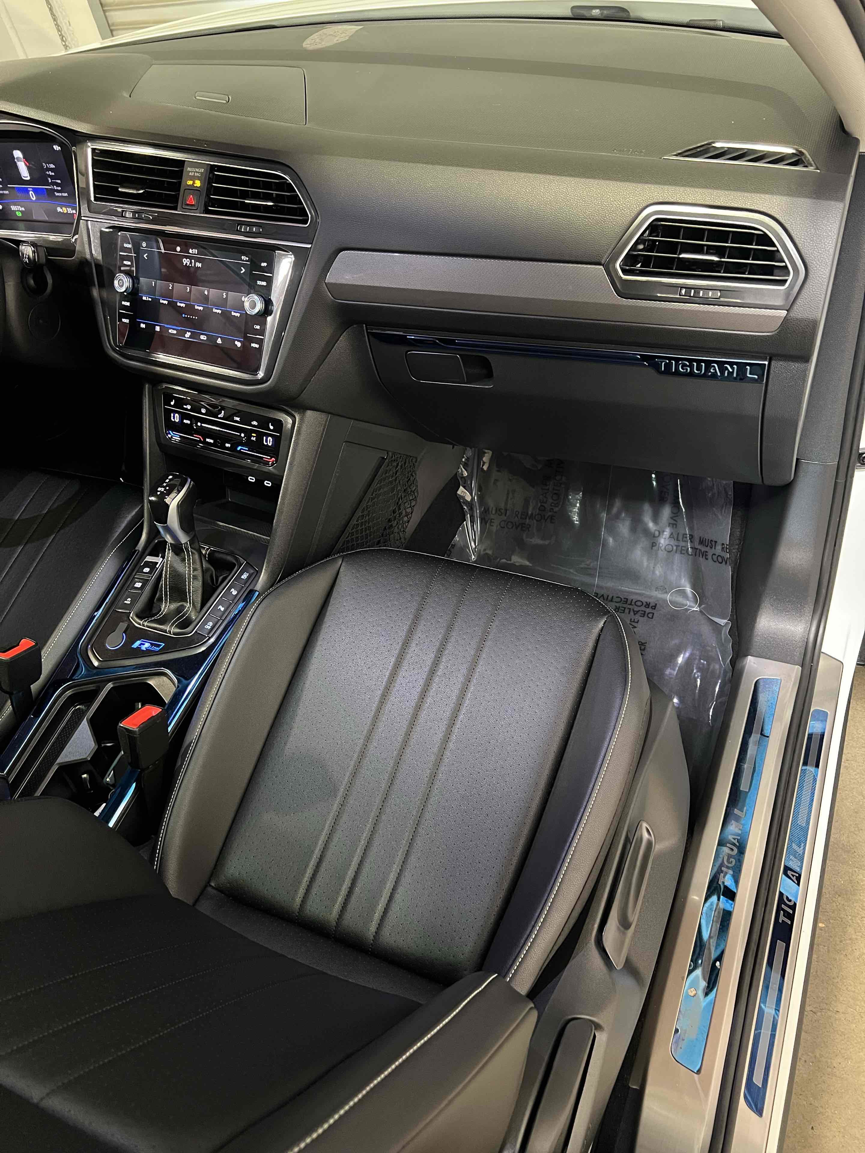 Used 2023 Volkswagen Tiguan SE w/ Panoramic Sunroof Package image 46