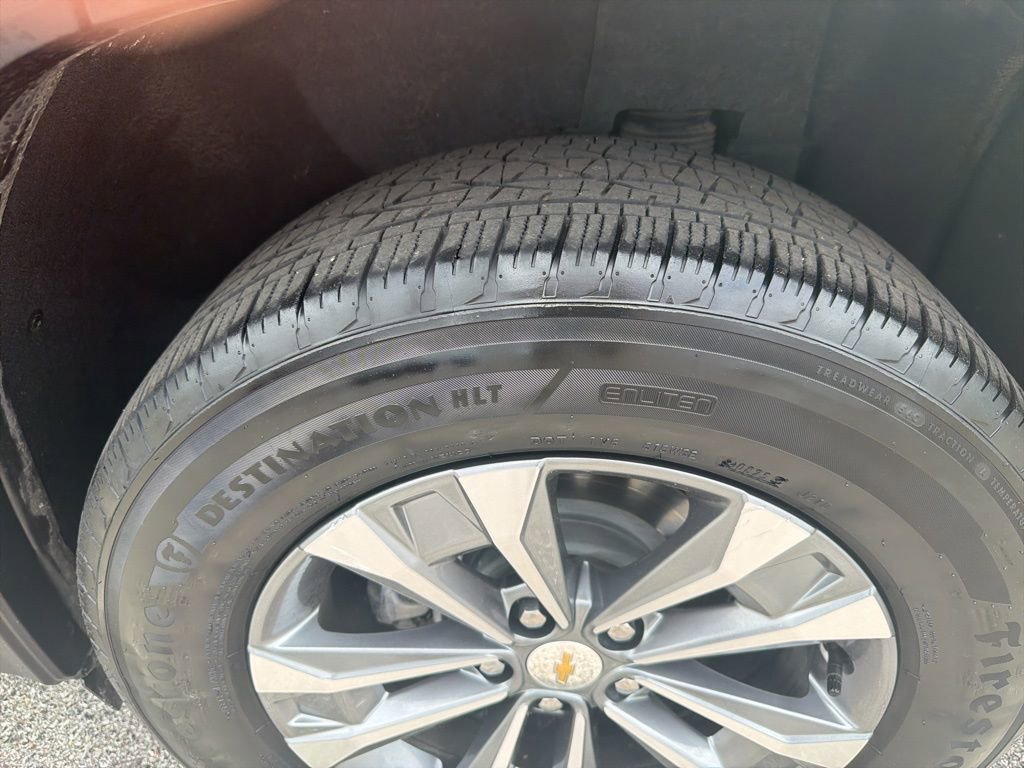 Used 2025 Chevrolet Equinox LT FWD image 3