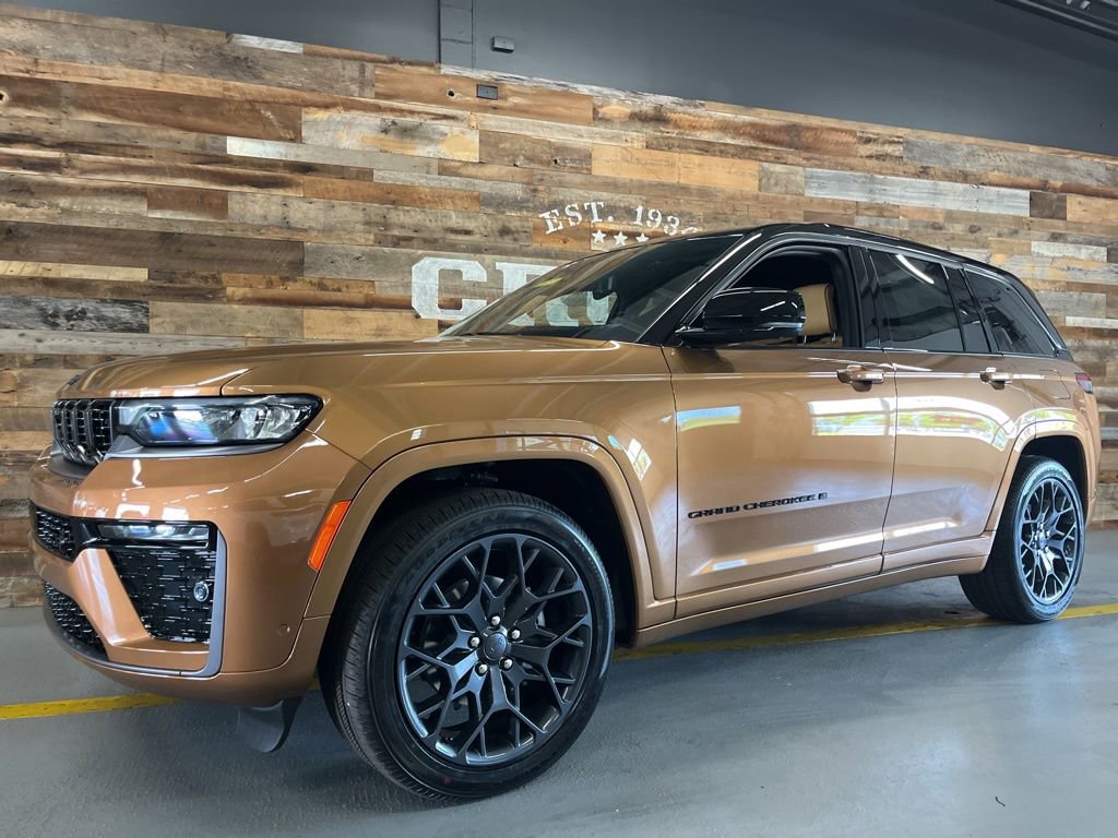 New 2026 Jeep Grand Cherokee Summit w/ Obsidian Package AWD/4WD image 15