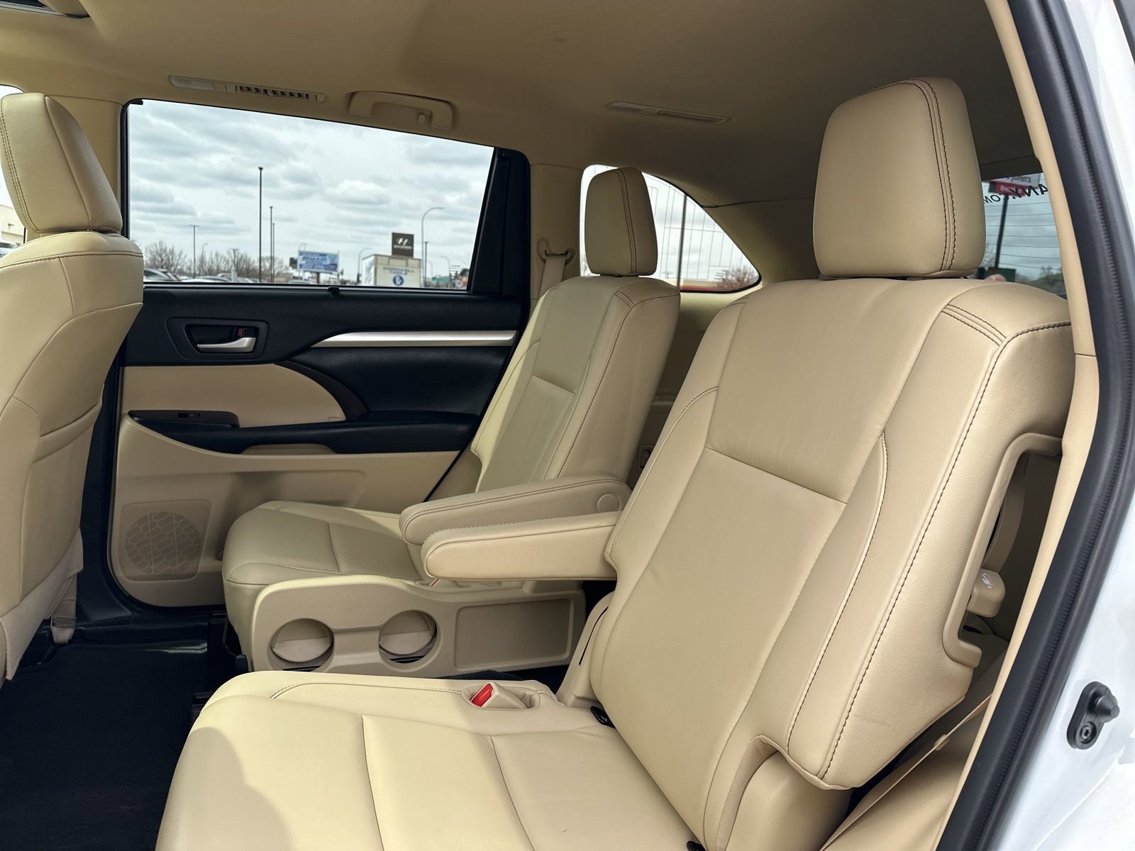 Used 2019 Toyota Highlander XLE AWD/4WD image 22