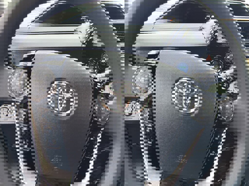 Used 2018 Toyota Prius C Three image 14