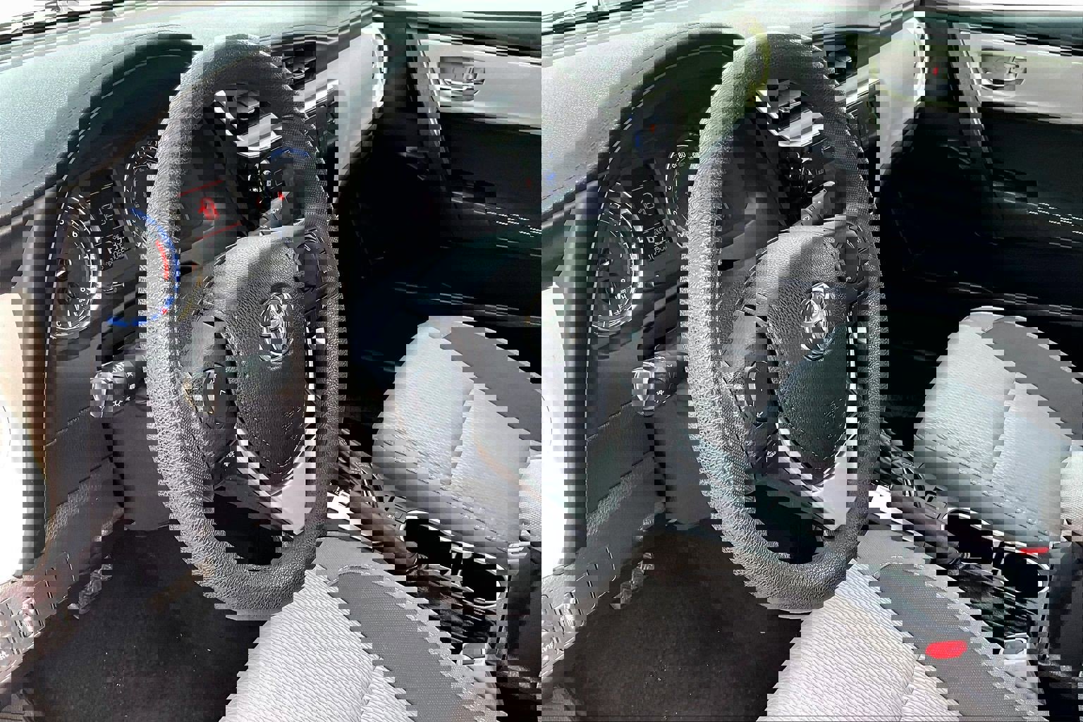 Used 2019 Toyota Corolla L image 12