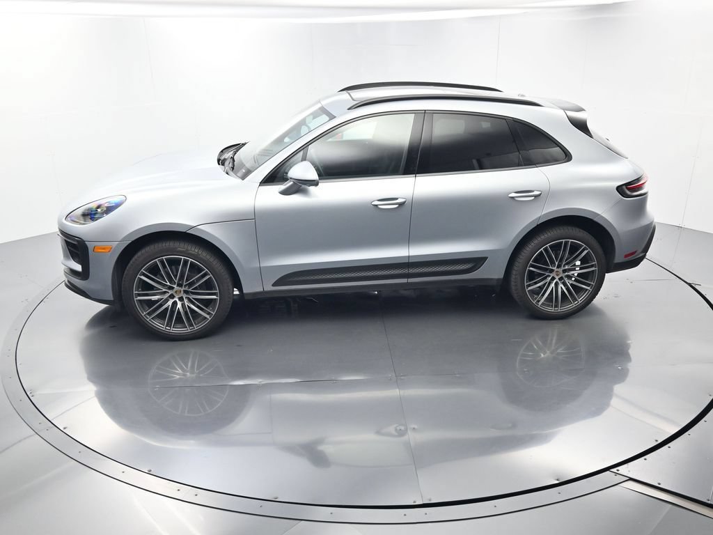 Certified 2026 Porsche Macan AWD/4WD image 32