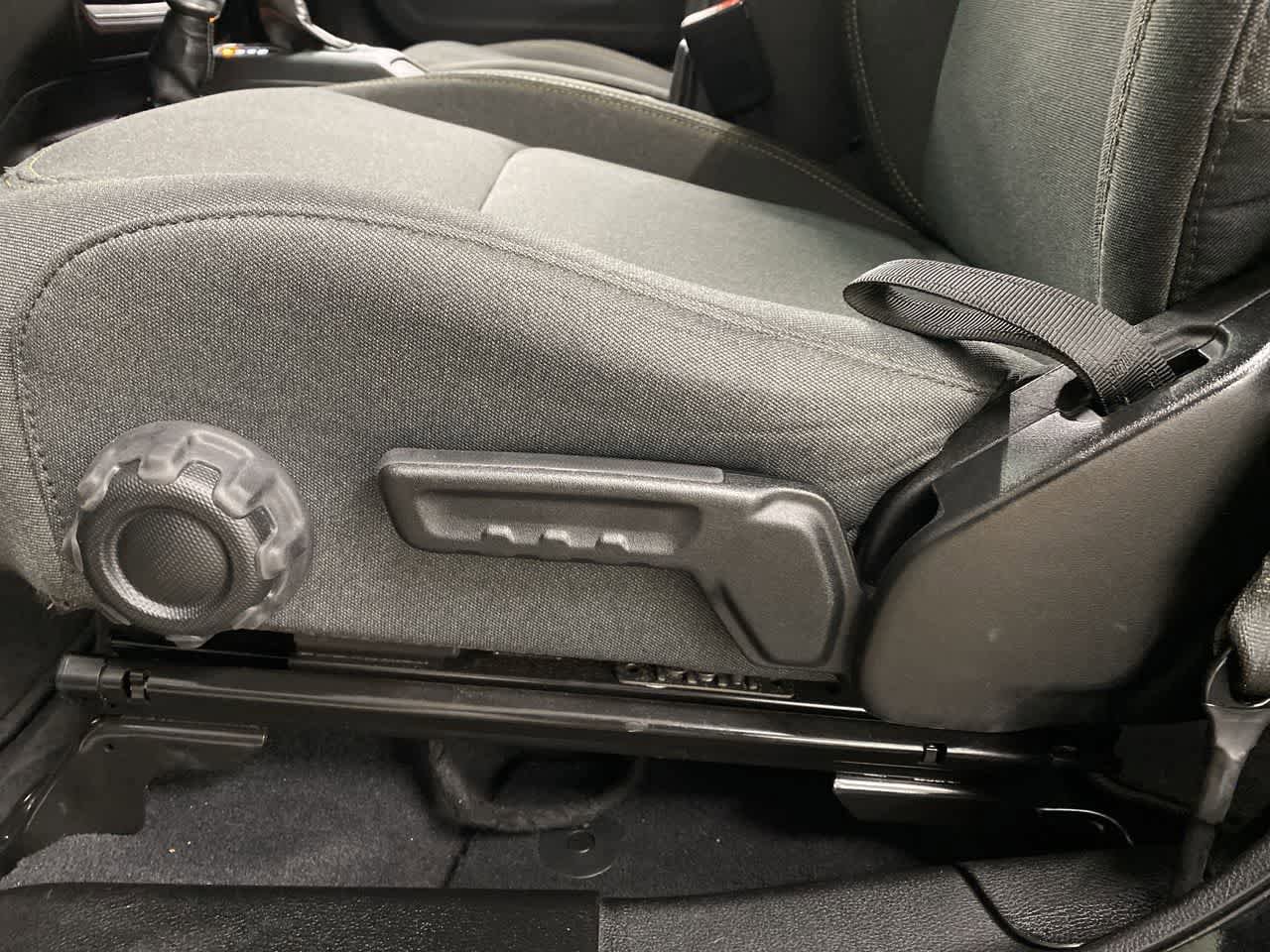 Used 2025 Jeep Wrangler Sahara image 14