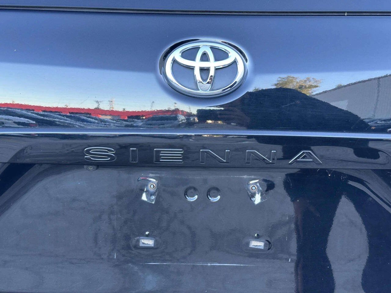 Used 2017 Toyota Sienna LE AWD/4WD image 37