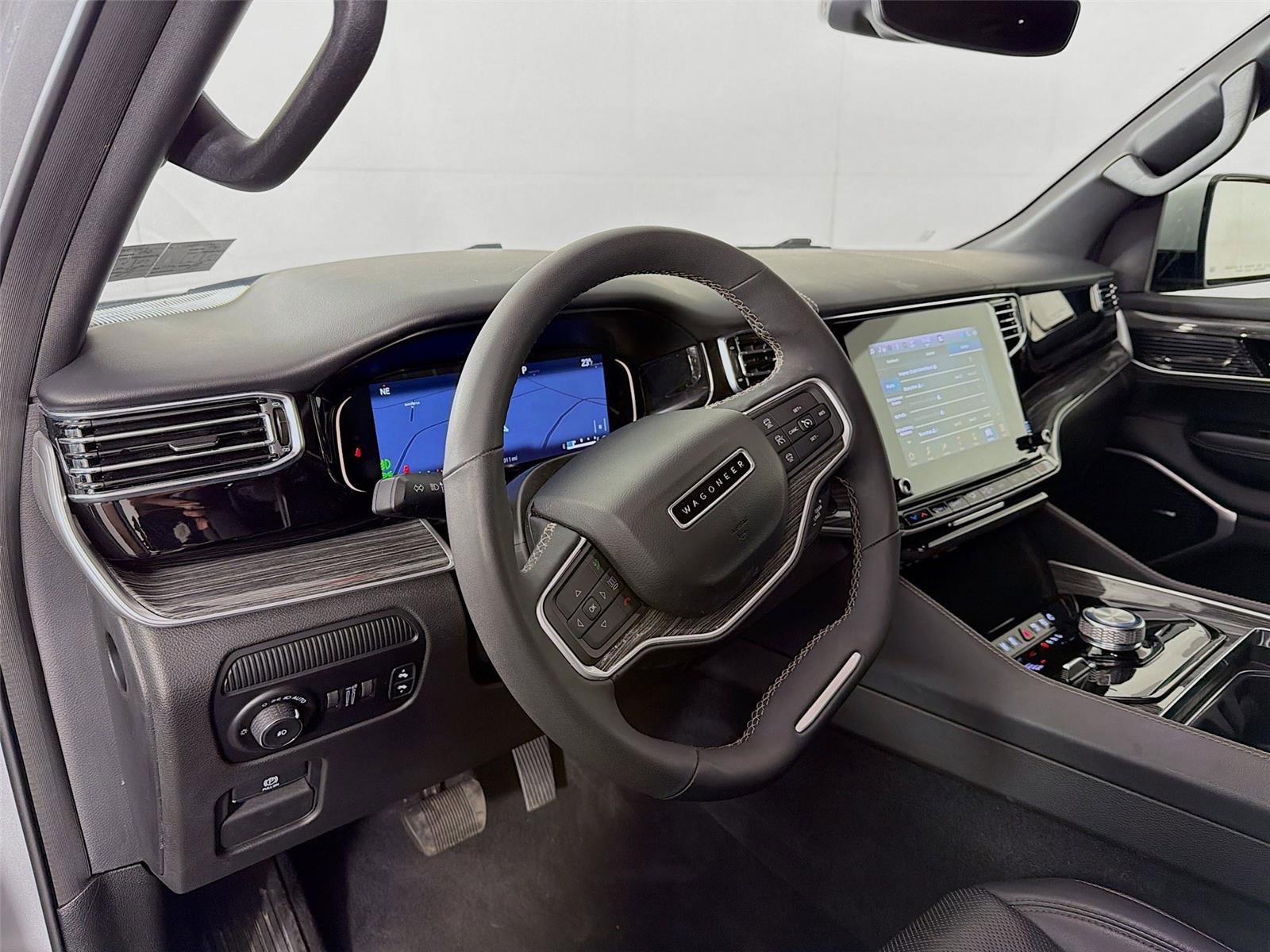 Used 2022 Jeep Wagoneer Series II w/ Rear Seat Video Group 1 image 9