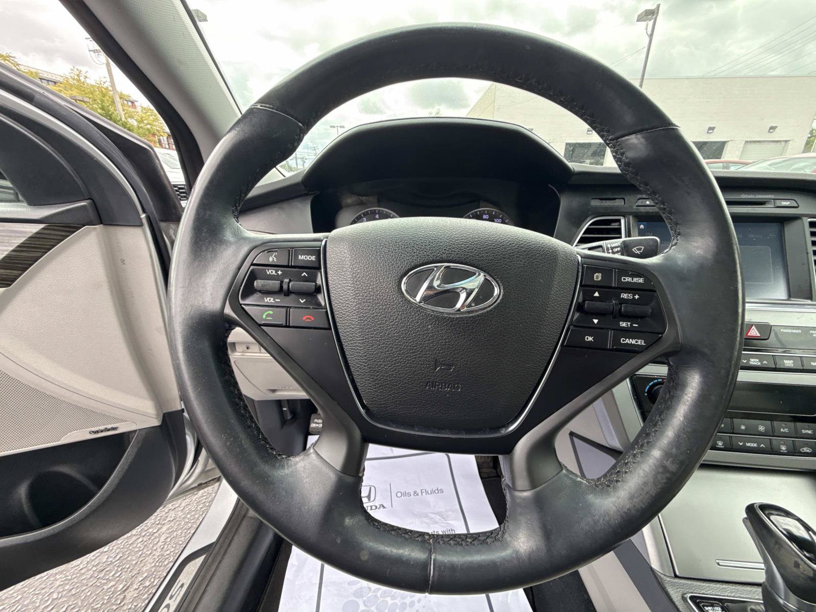 Used 2015 Hyundai Sonata Limited w/ Option Group 05 FWD image 9