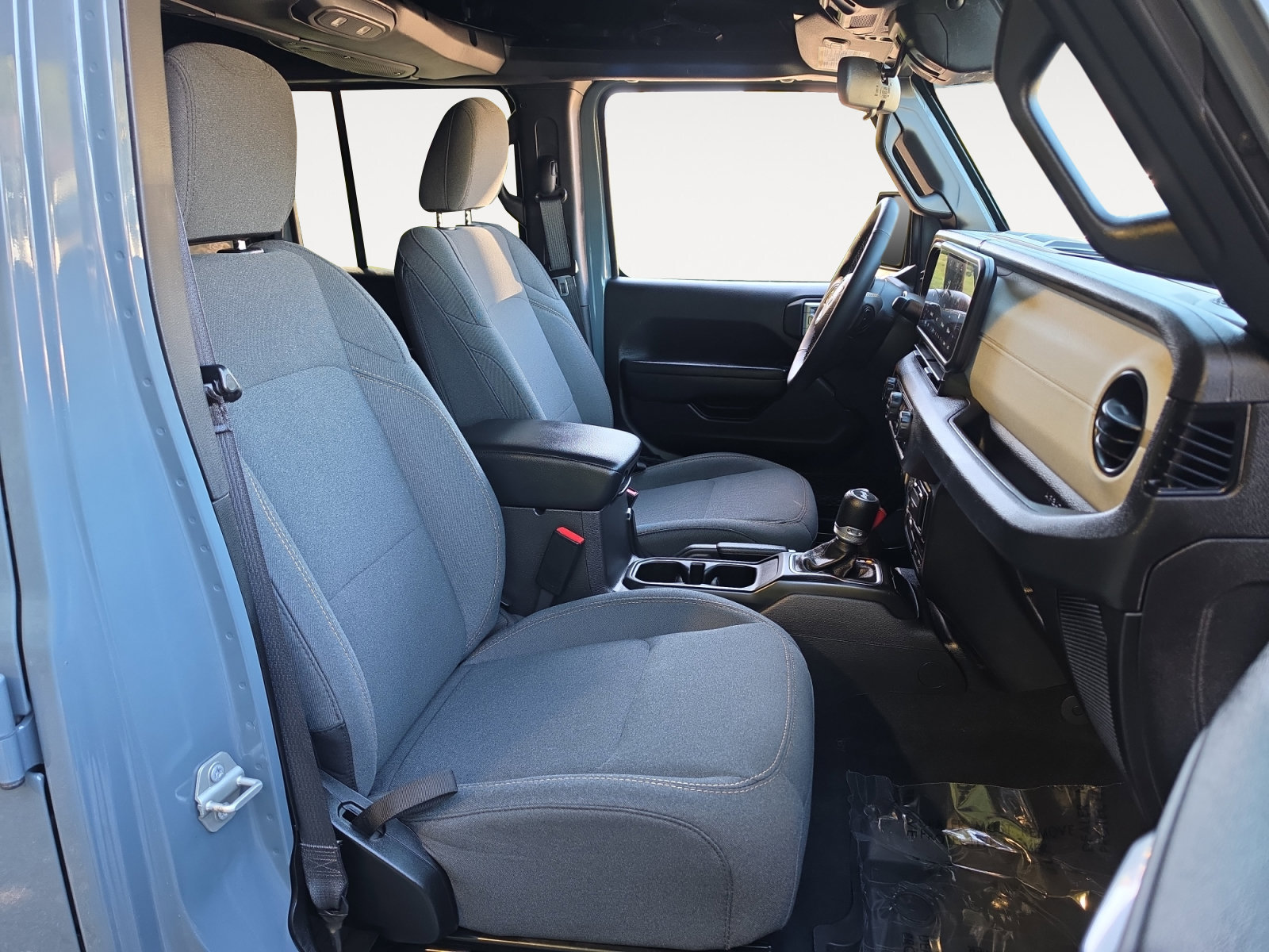 Used 2024 Jeep Wrangler Unlimited w/ Convenience Group AWD/4WD image 15
