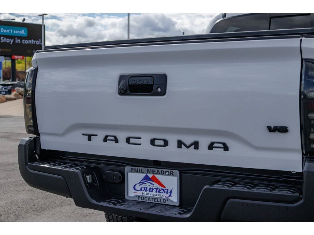 Used 2023 Toyota Tacoma TRD Off-Road w/ Black Out Package (TMS) AWD/4WD image 30