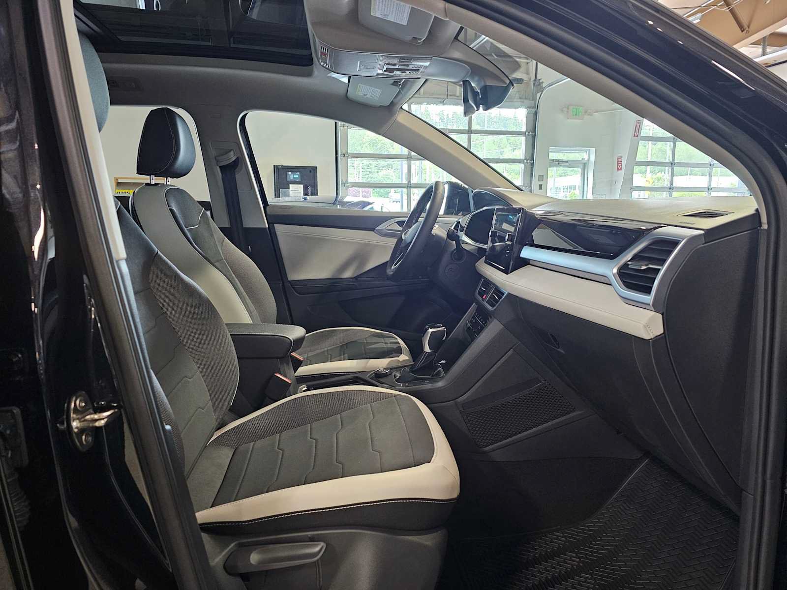 New 2026 Volkswagen Taos SE AWD/4WD image 10