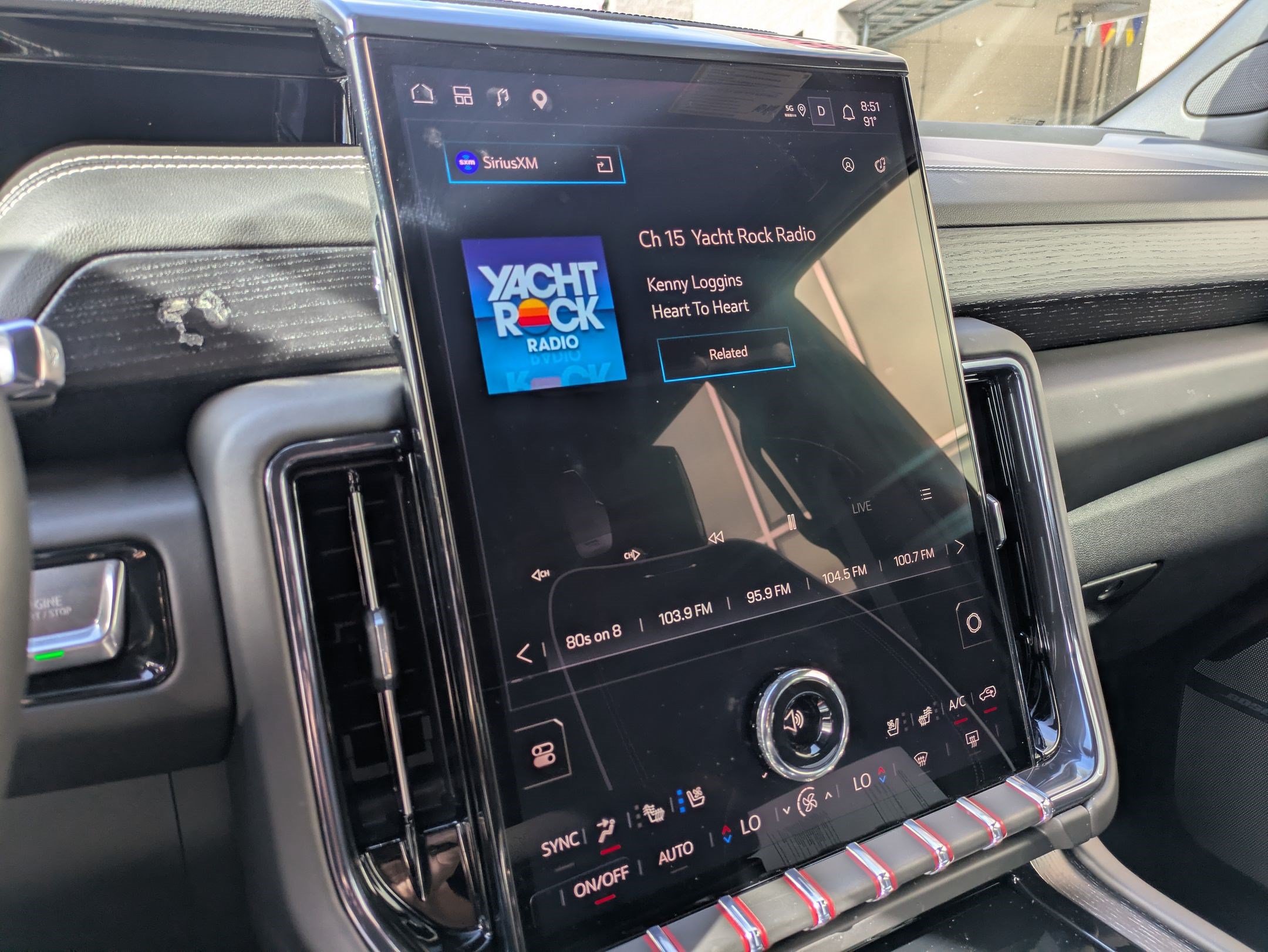 Certified 2025 GMC Yukon AT4 Ultimate AWD/4WD image 19